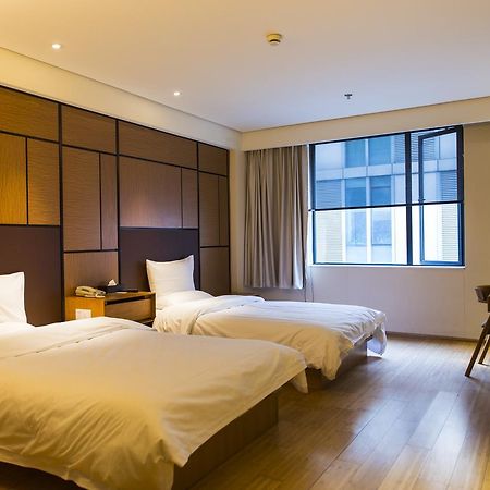 Ji Hotel Guangzhou Tianhe East Railway Station Екстер'єр фото