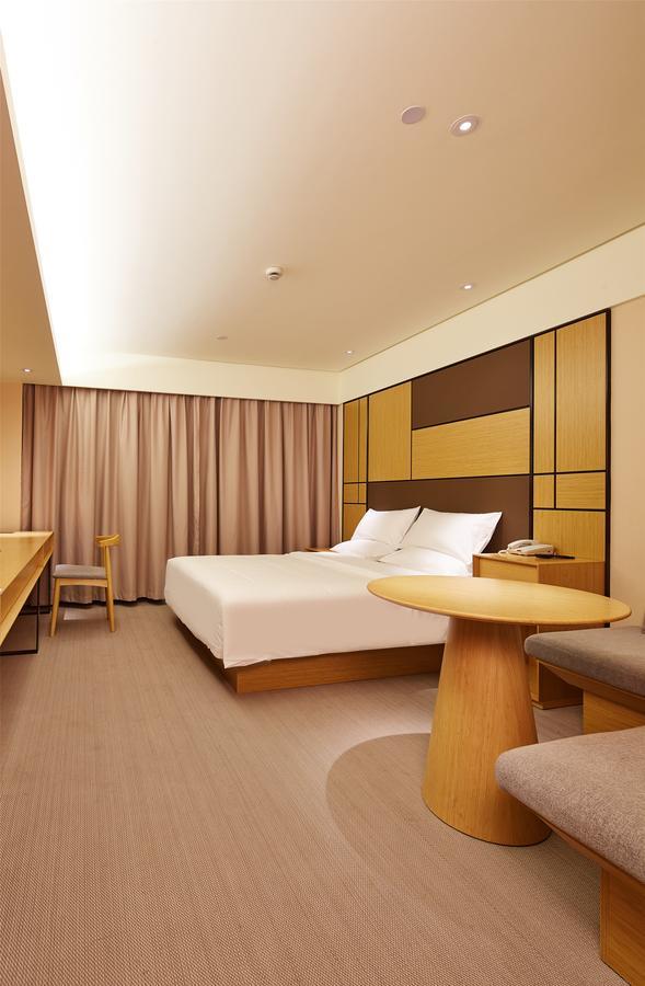 Ji Hotel Guangzhou Tianhe East Railway Station Екстер'єр фото